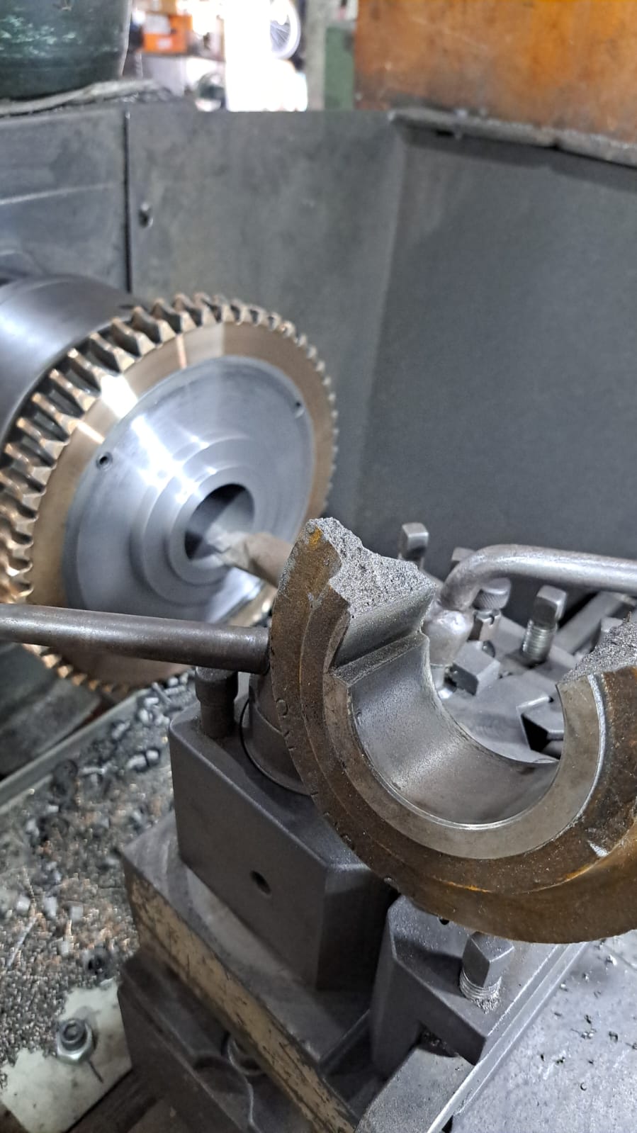 Antes - Usinagem da Engrenagem da Máquina de Tração